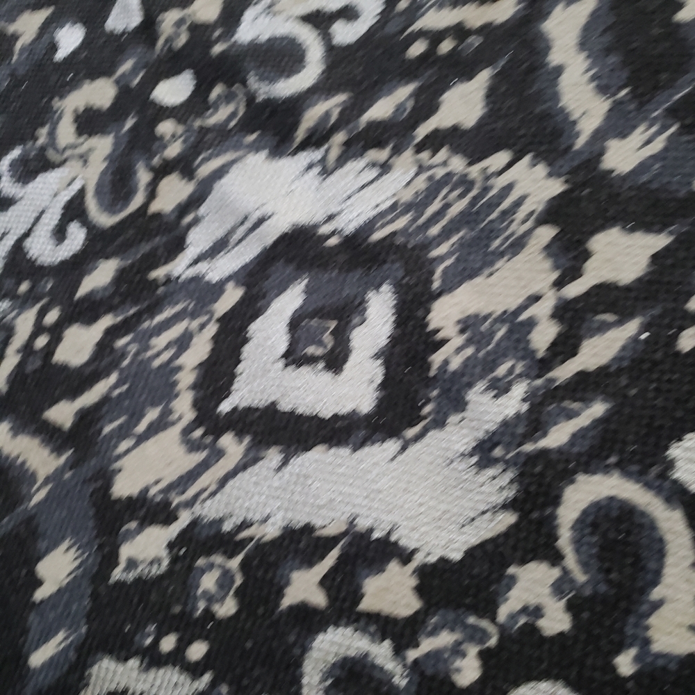 Blue metalic woven tufted fringe rug - Picture 3 of 4